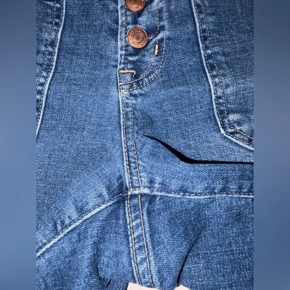 Gap 5” Mid Rise Girlfriend Denim Blue Shorts Exposed Button Fly Women’s Size 14R